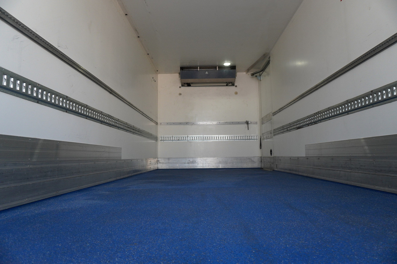 IVECO Eurocargo 100-190 4x2 E6 / Refrigerator / Dhollandia 1.5 T - Camion frigider: Foto 5 IVECO Eurocargo 100-190 4x2 E6 / Refrigerator / Dhollandia 1.5 T - Camion frigider: Foto 5