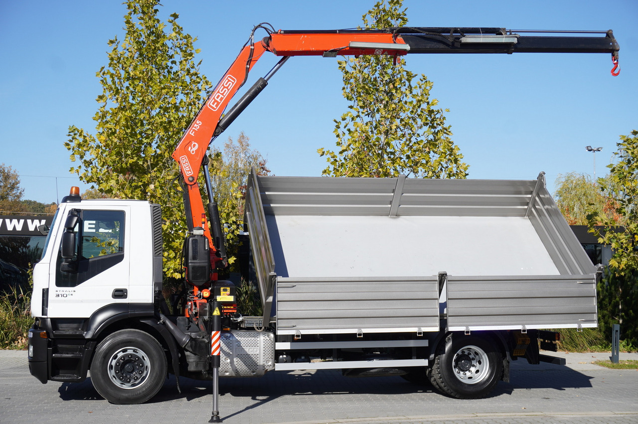 IVECO Stralis 310 E6 / NEW 3-sided tipper / Fassi F135 crane with remote control - Camion platformă, Camion cu macara: Foto 5 IVECO Stralis 310 E6 / NEW 3-sided tipper / Fassi F135 crane with remote control - Camion platformă, Camion cu macara: Foto 5