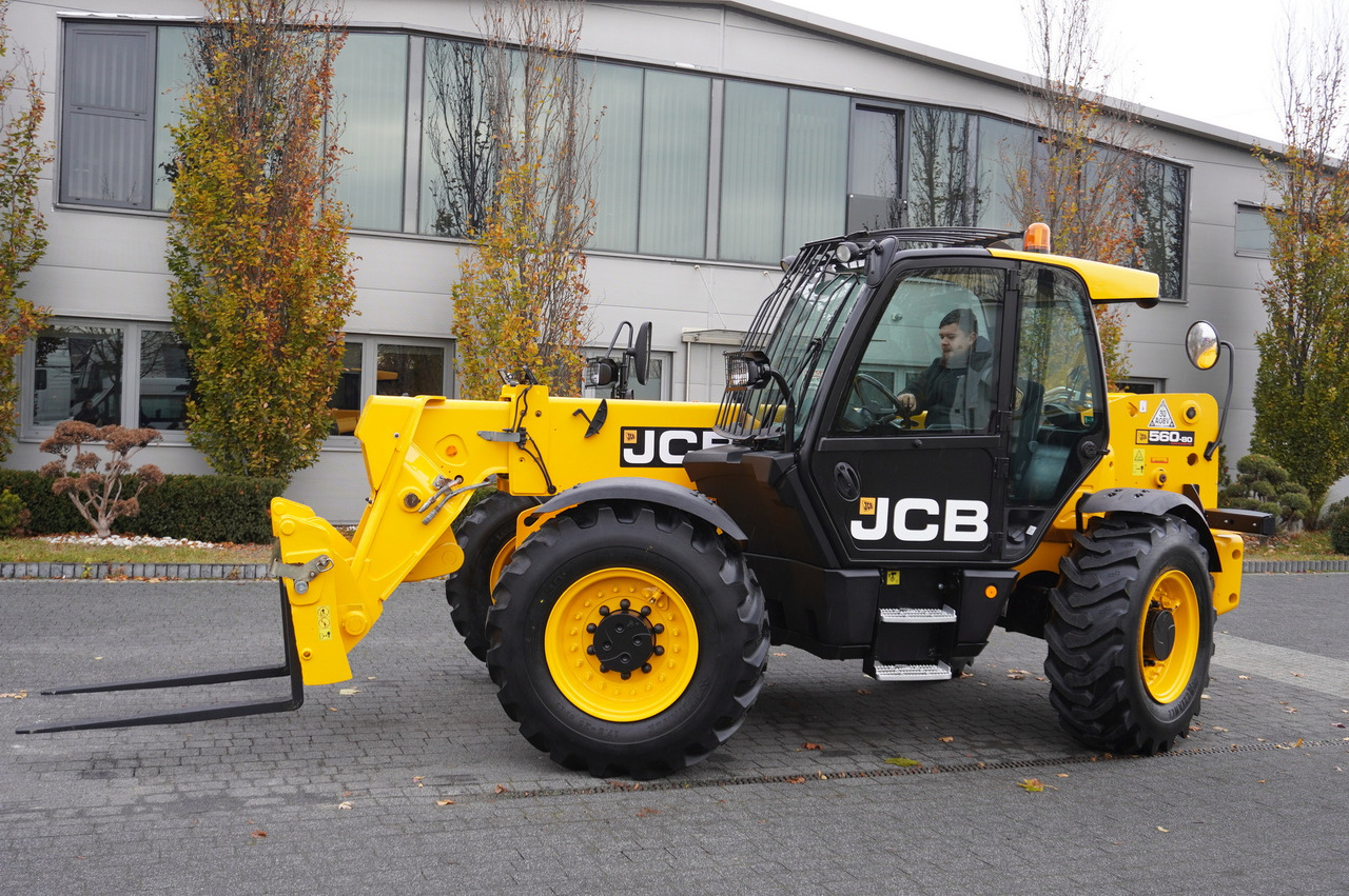 JCB 560-80 / 6 ton lifting capacity / power 146 HP - Încărcător pe roți telescopic: Foto 4 JCB 560-80 / 6 ton lifting capacity / power 146 HP - Încărcător pe roți telescopic: Foto 4