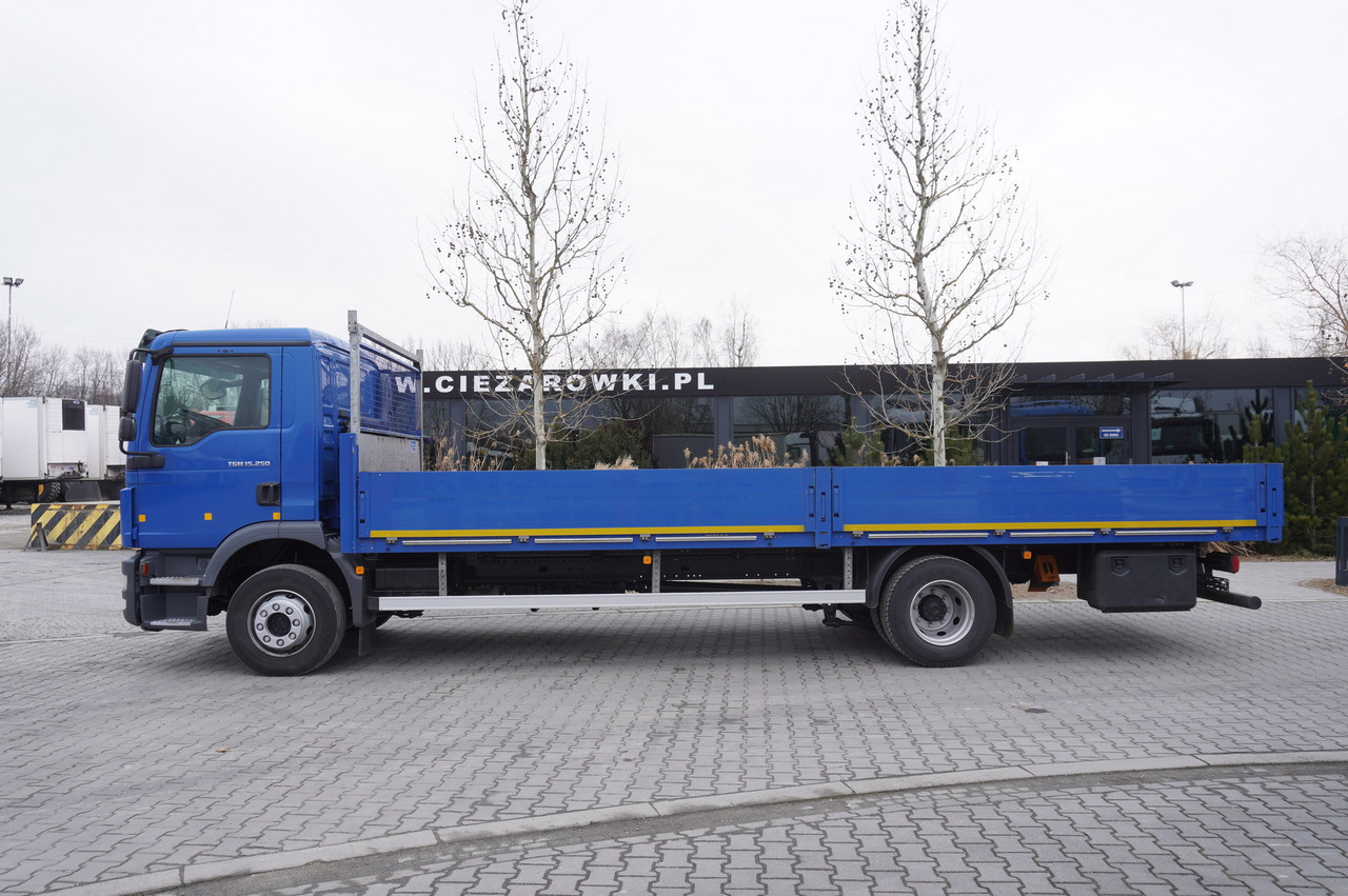 MAN TGM 15.250 / 160,000 km! / 2021 / Flatbed 18 EPAL / 8.8 t capacity - Camion platformă: Foto 2 MAN TGM 15.250 / 160,000 km! / 2021 / Flatbed 18 EPAL / 8.8 t capacity - Camion platformă: Foto 2