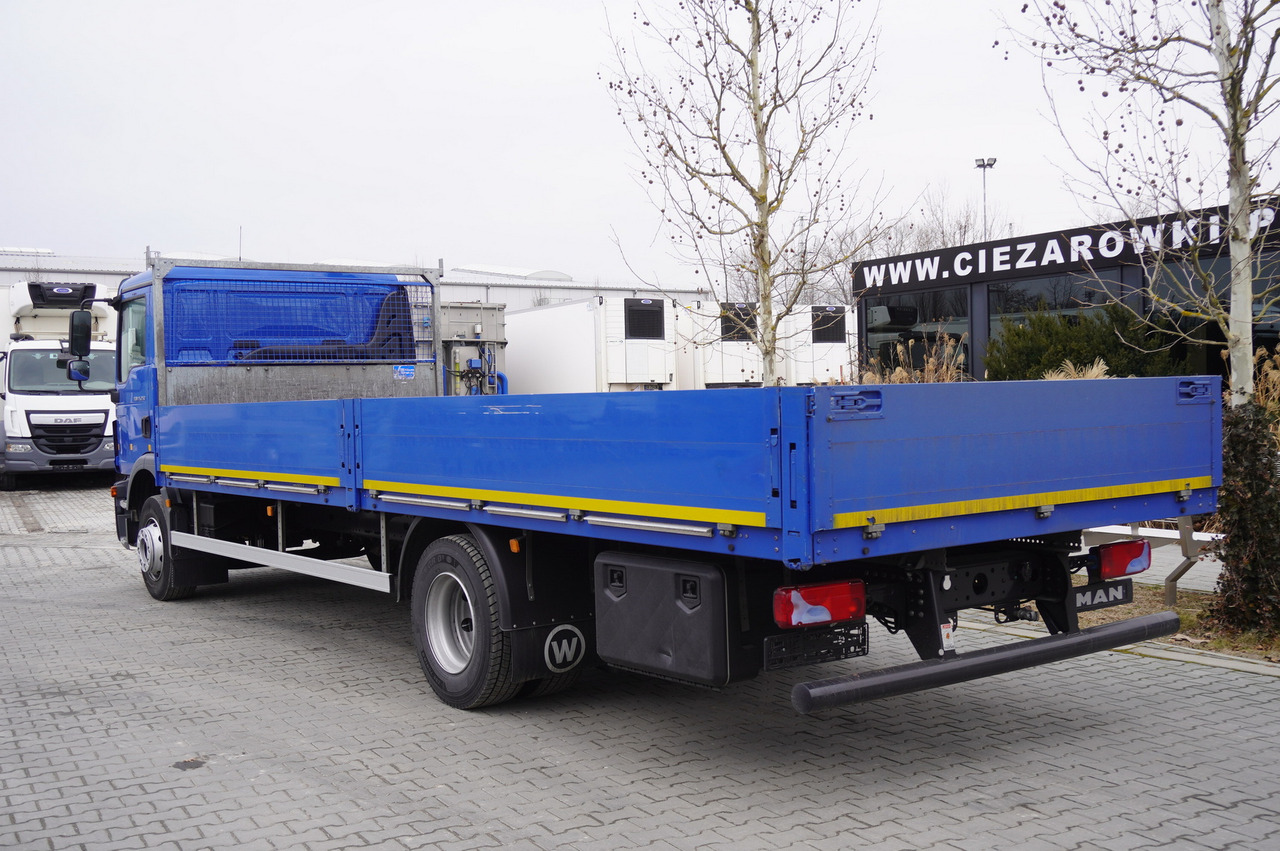 MAN TGM 15.250 / 160,000 km! / 2021 / Flatbed 18 EPAL / 8.8 t capacity - Camion platformă: Foto 3 MAN TGM 15.250 / 160,000 km! / 2021 / Flatbed 18 EPAL / 8.8 t capacity - Camion platformă: Foto 3