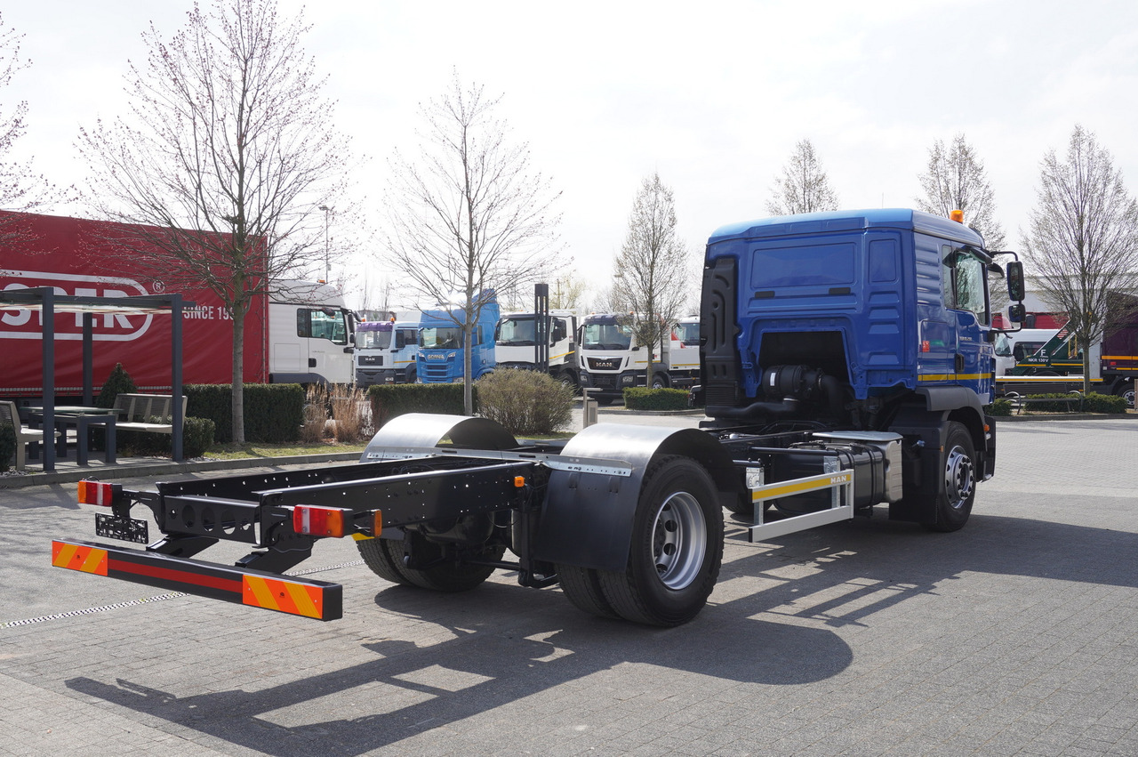 MAN TGM 18.290 E6 / Full ADR / sleeper cabin / chassis - Camion şasiu: Foto 3 MAN TGM 18.290 E6 / Full ADR / sleeper cabin / chassis - Camion şasiu: Foto 3