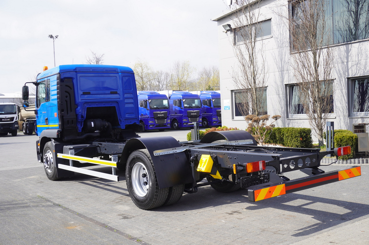 MAN TGM 18.290 E6 / Full ADR / sleeper cabin / chassis - Camion şasiu: Foto 5 MAN TGM 18.290 E6 / Full ADR / sleeper cabin / chassis - Camion şasiu: Foto 5