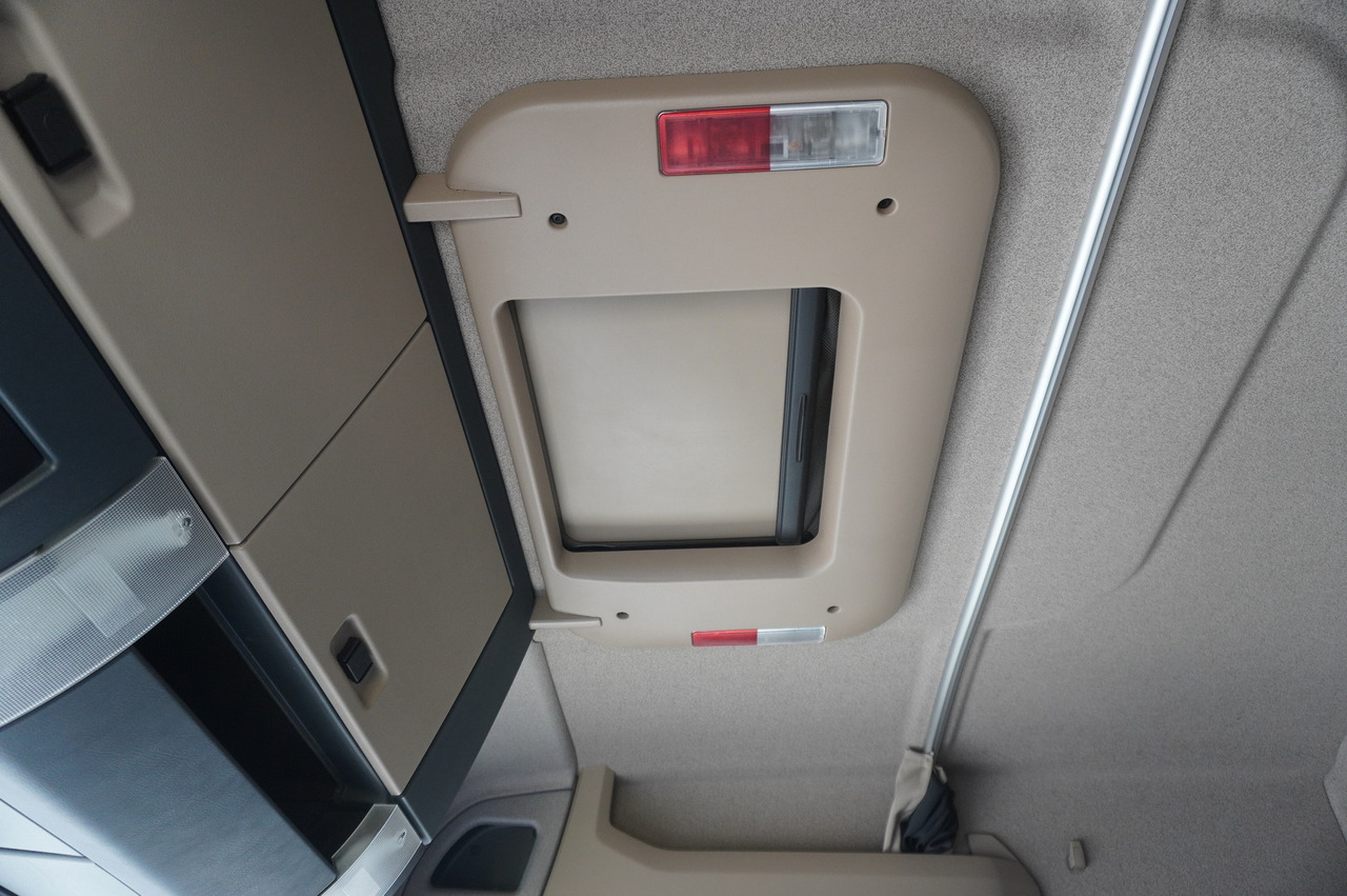 Camion şasiu MAN TGS 35.420 8×2 / Chassis 6.4 m / 3 steered axles: Foto 10