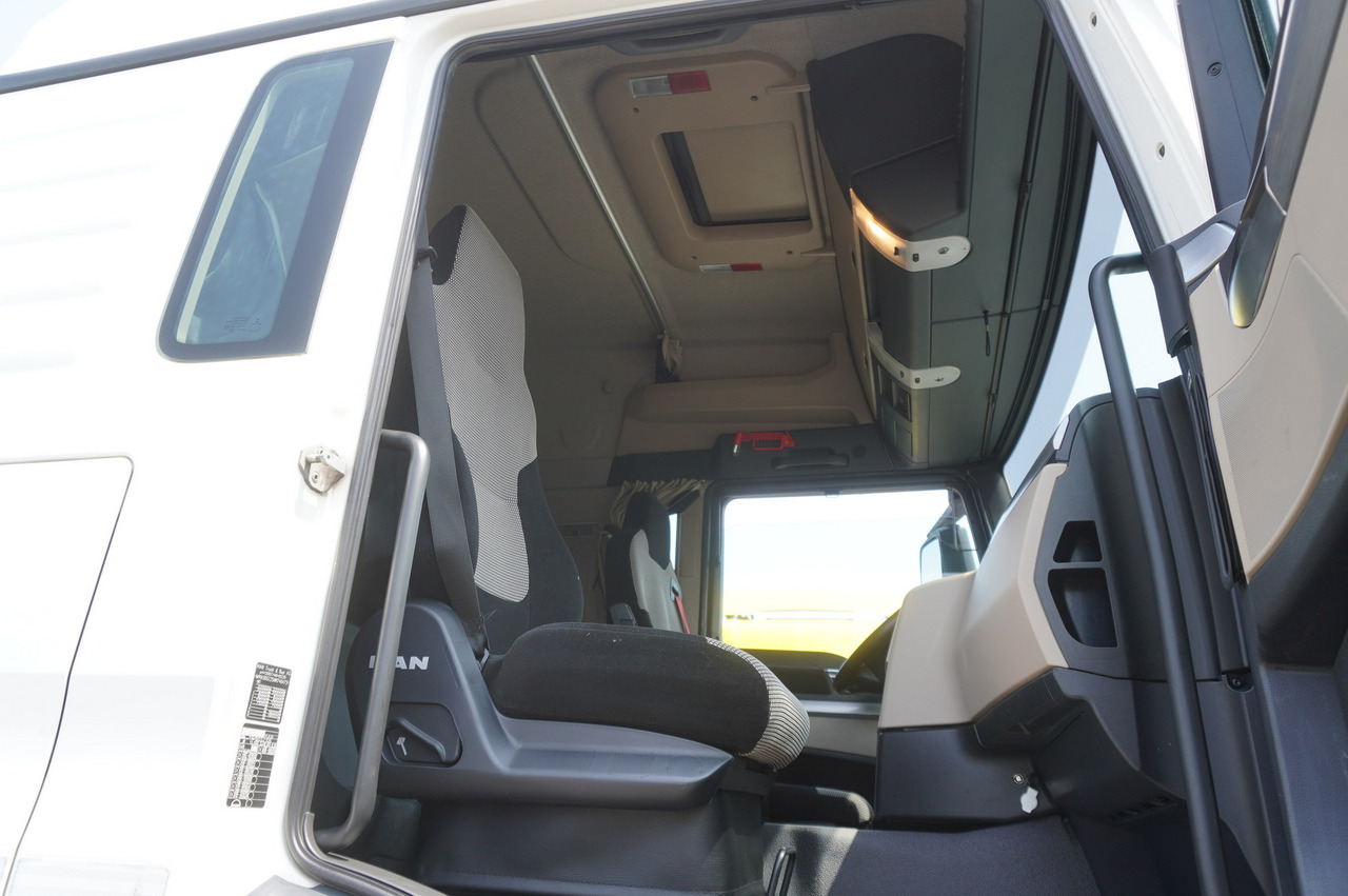 Camion şasiu MAN TGS 35.420 8×2 / Chassis 6.4 m / 3 steered axles: Foto 16