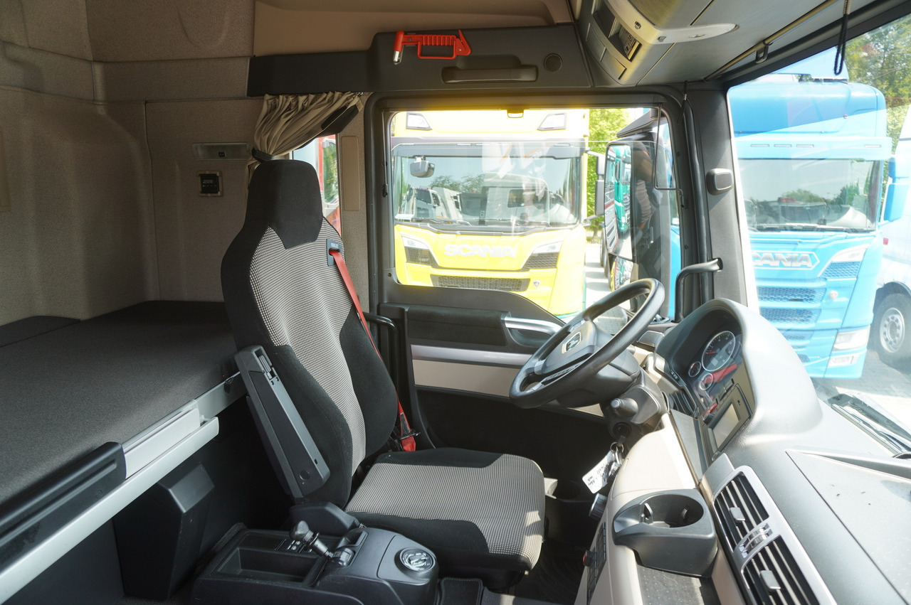 Camion şasiu MAN TGS 35.420 8×2 / Chassis 6.4 m / 3 steered axles: Foto 15