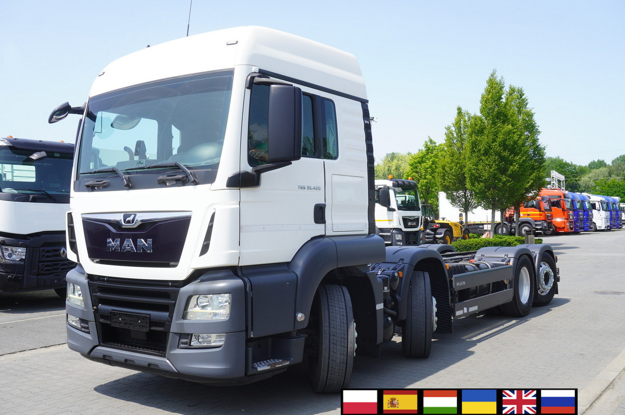 MAN TGS 35.420 8x2 / Chassis 6.4 m / 3 steered axles - Camion şasiu: Foto 1 MAN TGS 35.420 8x2 / Chassis 6.4 m / 3 steered axles - Camion şasiu: Foto 1