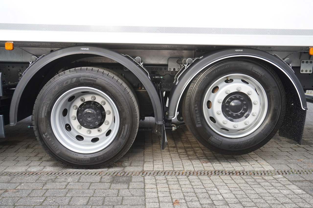 Camion izoterma nou MAN TGX 26.400 / IGLOOCAR / Carrier Supra 1150 MT Silent: Foto 9 Camion izoterma nou MAN TGX 26.400 / IGLOOCAR / Carrier Supra 1150 MT Silent: Foto 9