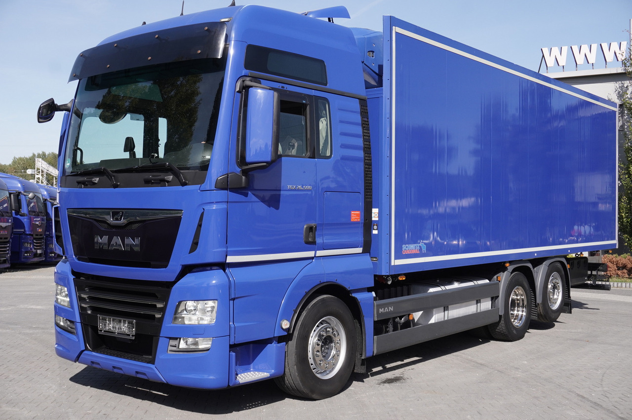 MAN TGX 26.500 E6 XXL / Schmitz 19 pallets / Thermoking / steering axle - Camion frigider: Foto 1 MAN TGX 26.500 E6 XXL / Schmitz 19 pallets / Thermoking / steering axle - Camion frigider: Foto 1