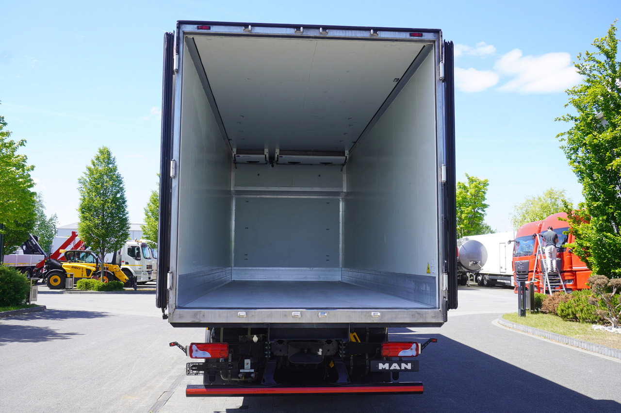 MAN TGX 26.510 / 2022 / NEW Krone bitemperature refrigerated truck / Carrier Supra 850 MT / 4 units - Camion frigider: Foto 4 MAN TGX 26.510 / 2022 / NEW Krone bitemperature refrigerated truck / Carrier Supra 850 MT / 4 units - Camion frigider: Foto 4