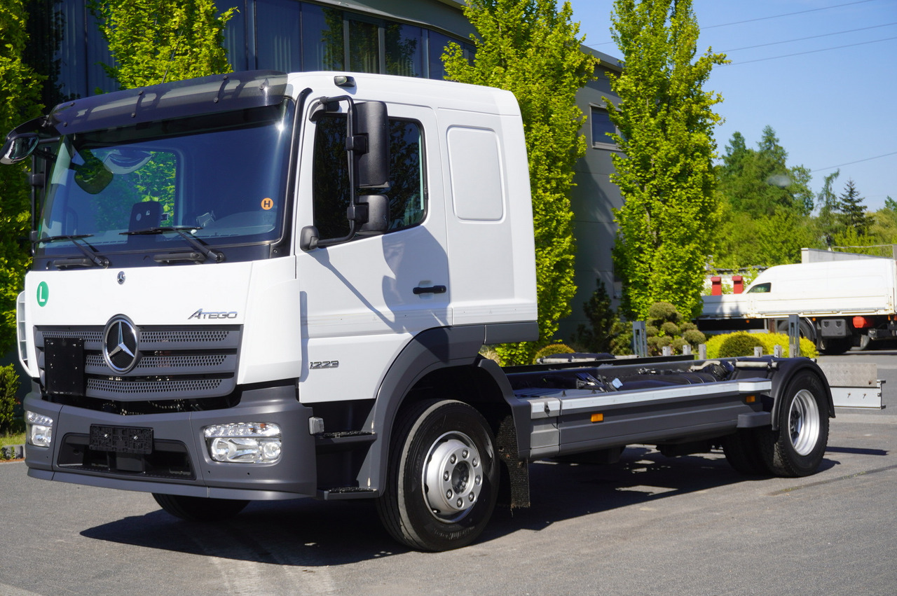 MERCEDES-BENZ 1223 / Full ADR / 440 cm chassis / Sleeper cab / 175 tho. km - Camion şasiu: Foto 1 MERCEDES-BENZ 1223 / Full ADR / 440 cm chassis / Sleeper cab / 175 tho. km - Camion şasiu: Foto 1