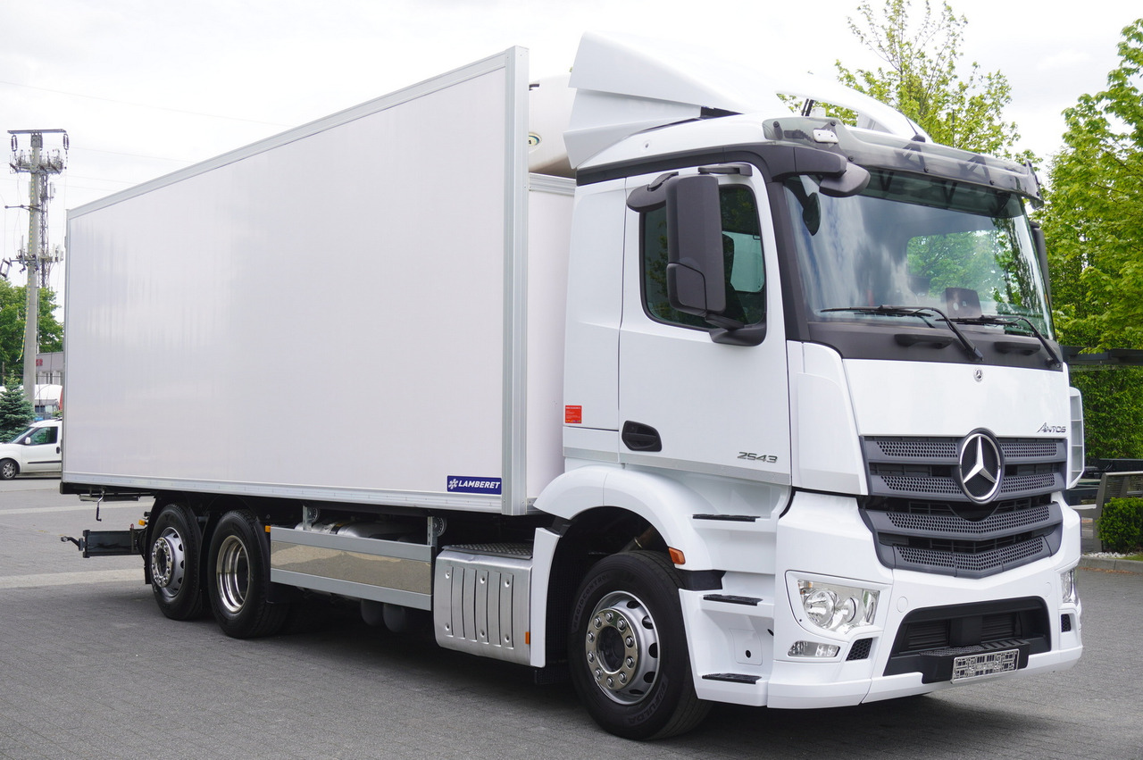 MERCEDES-BENZ 2543 / NEW Lamberet refrigerator/ 160 tho. km / steered 3rd axle - Camion frigider: Foto 2 MERCEDES-BENZ 2543 / NEW Lamberet refrigerator/ 160 tho. km / steered 3rd axle - Camion frigider: Foto 2