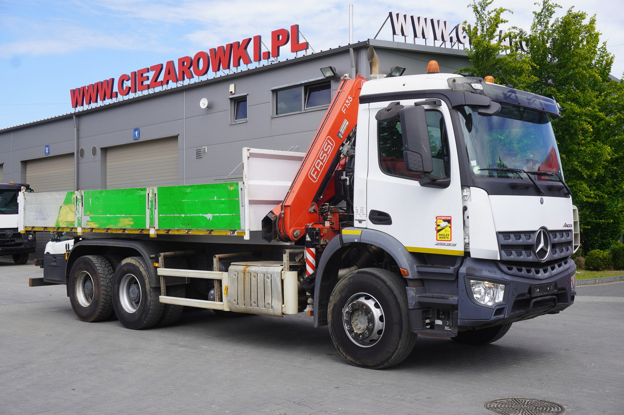 MERCEDES-BENZ AROCS 2633 6x4 / 5.5 T crane FASSI F135 / Tipper 15 EPAL - Camion platformă, Camion cu macara: Foto 3 MERCEDES-BENZ AROCS 2633 6x4 / 5.5 T crane FASSI F135 / Tipper 15 EPAL - Camion platformă, Camion cu macara: Foto 3