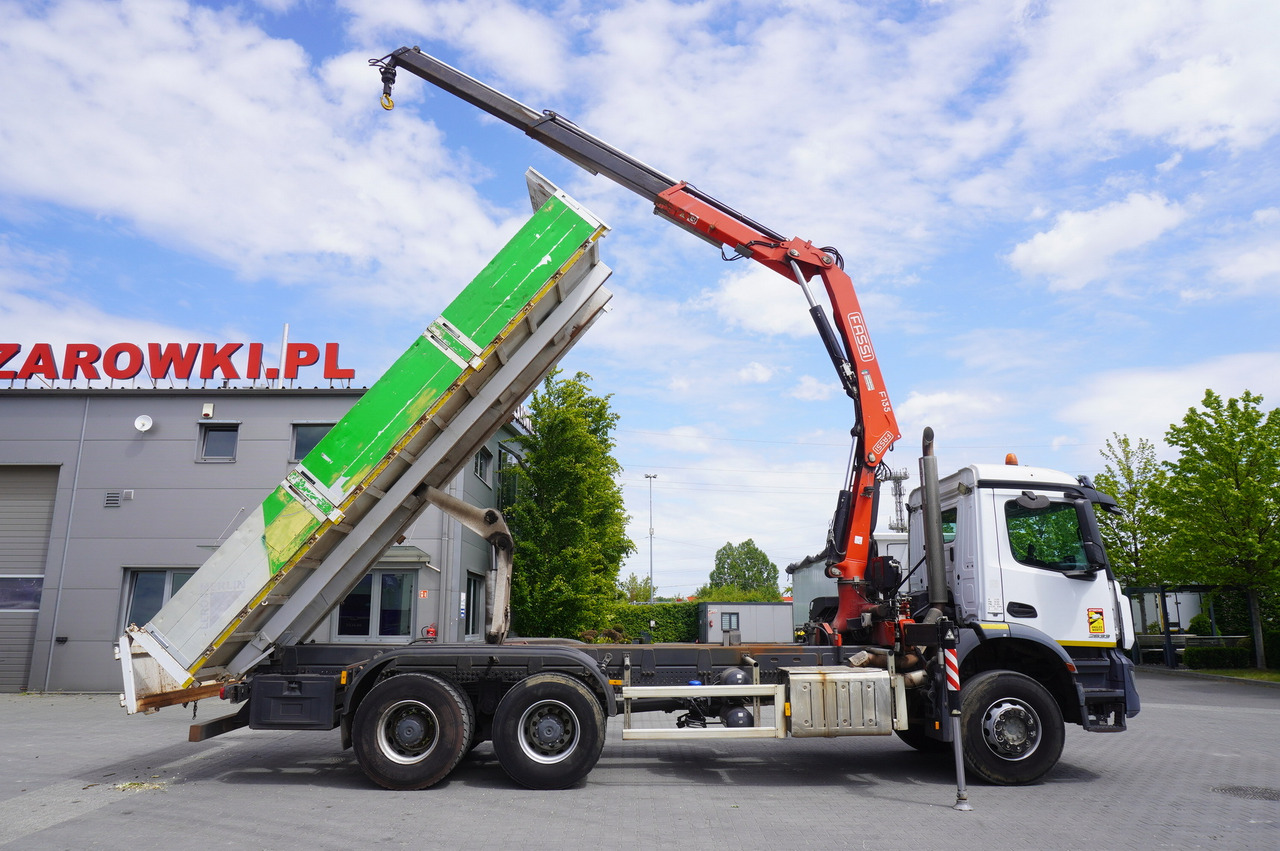 MERCEDES-BENZ AROCS 2633 6x4 / 5.5 T crane FASSI F135 / Tipper 15 EPAL - Camion platformă, Camion cu macara: Foto 4 MERCEDES-BENZ AROCS 2633 6x4 / 5.5 T crane FASSI F135 / Tipper 15 EPAL - Camion platformă, Camion cu macara: Foto 4