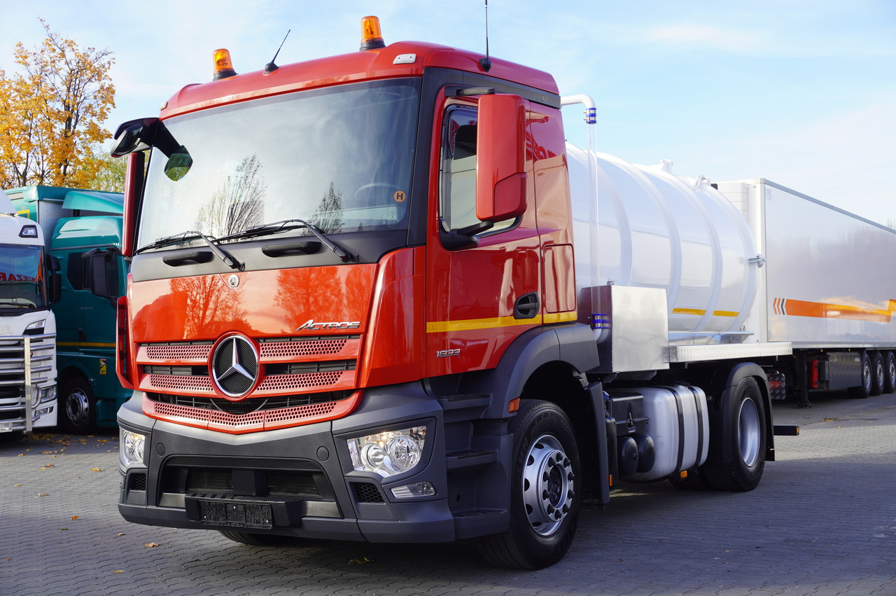 Camion cisternă MERCEDES-BENZ Actros 1833 / 260 tho. km / NEW septic tank 11000 l: Foto 7