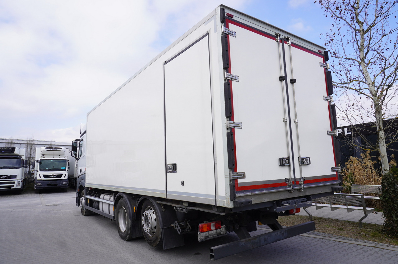 MERCEDES-BENZ Actros 2542 / GIGA cabin / Thermoking 1000R - Camion frigider: Foto 3 MERCEDES-BENZ Actros 2542 / GIGA cabin / Thermoking 1000R - Camion frigider: Foto 3