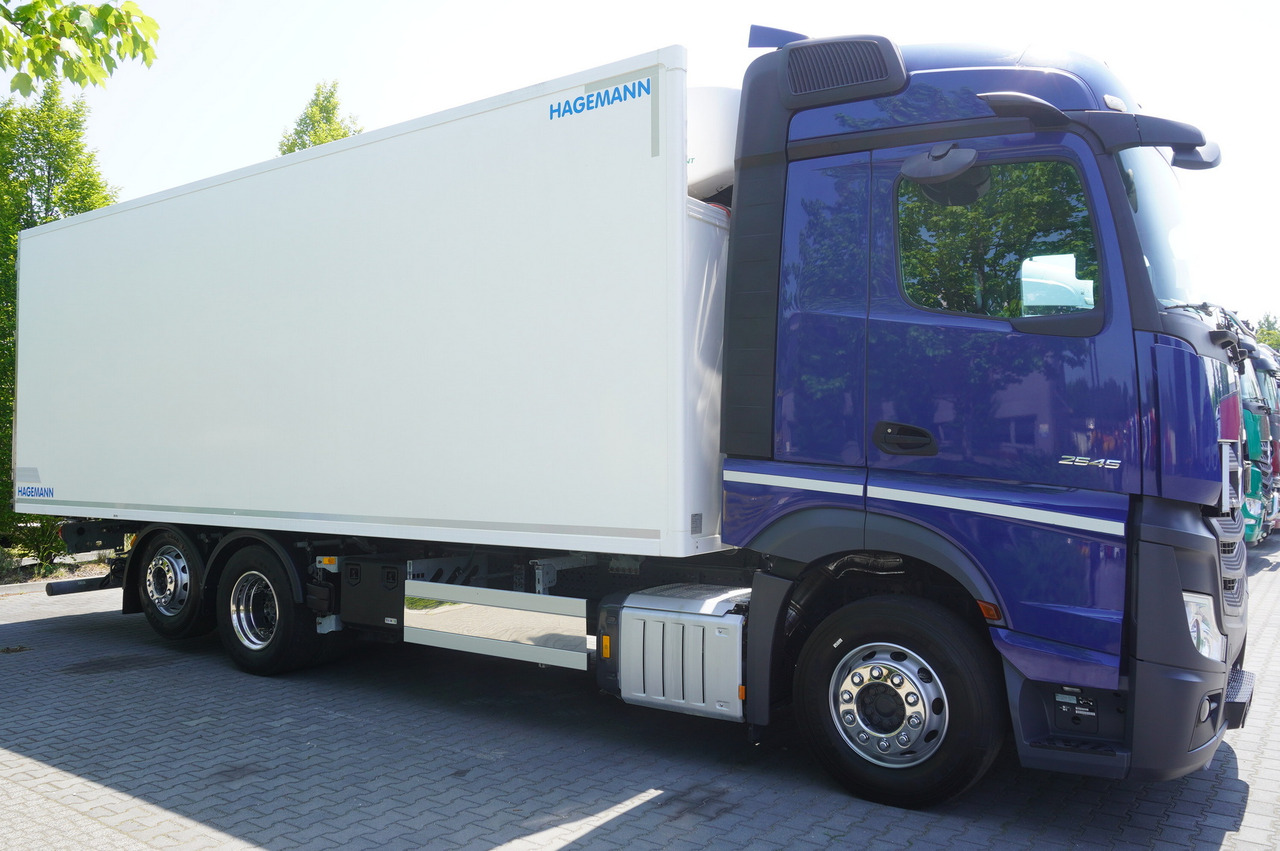 MERCEDES-BENZ Actros 2545 / 2021 / Hagemann refrigerator Multitemperature - Camion frigider: Foto 4 MERCEDES-BENZ Actros 2545 / 2021 / Hagemann refrigerator Multitemperature - Camion frigider: Foto 4