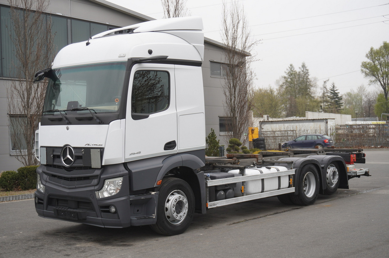 MERCEDES-BENZ Actros 2545 6×2 MP5 / ADR AT - Camion transport containere/ Swap body: Foto 1 MERCEDES-BENZ Actros 2545 6×2 MP5 / ADR AT - Camion transport containere/ Swap body: Foto 1