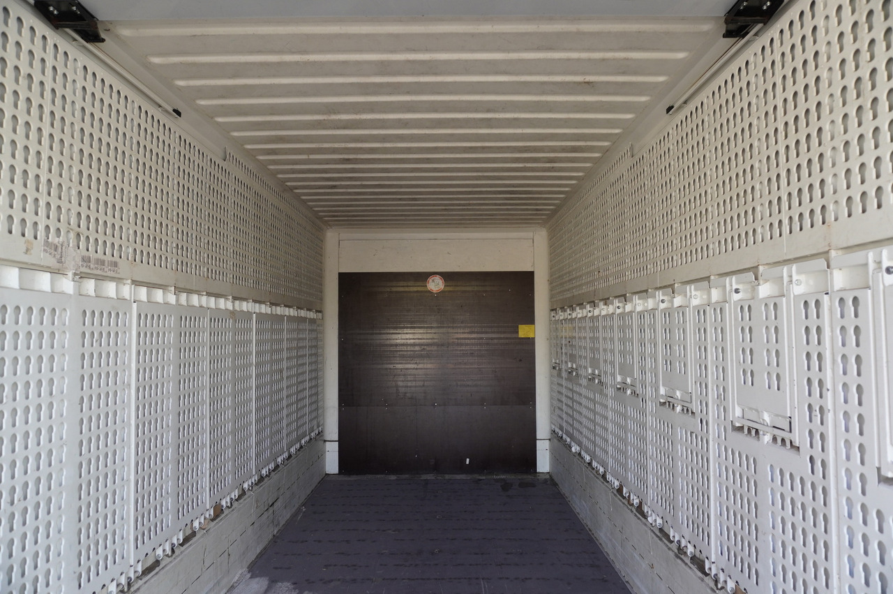 MERCEDES-BENZ Actros 2545 MP5 / KRONE 18 EPAL box body / ADR AT - Camion frigider: Foto 4 MERCEDES-BENZ Actros 2545 MP5 / KRONE 18 EPAL box body / ADR AT - Camion frigider: Foto 4