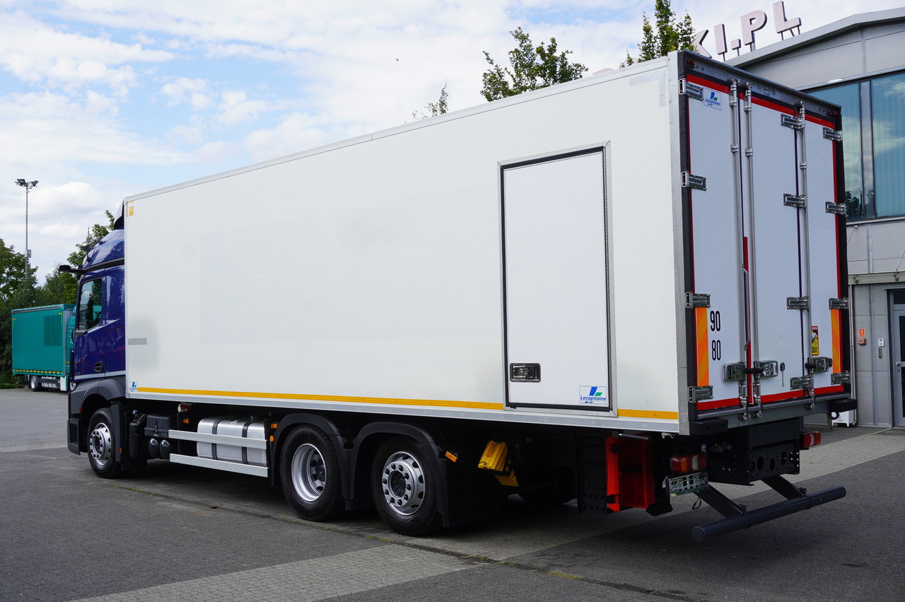 MERCEDES-BENZ Actros 2546 / Lecapitaine refrigerator 20 EPAL / Multitemperature / Carrier Supra 1150 MT - Camion frigider: Foto 3 MERCEDES-BENZ Actros 2546 / Lecapitaine refrigerator 20 EPAL / Multitemperature / Carrier Supra 1150 MT - Camion frigider: Foto 3