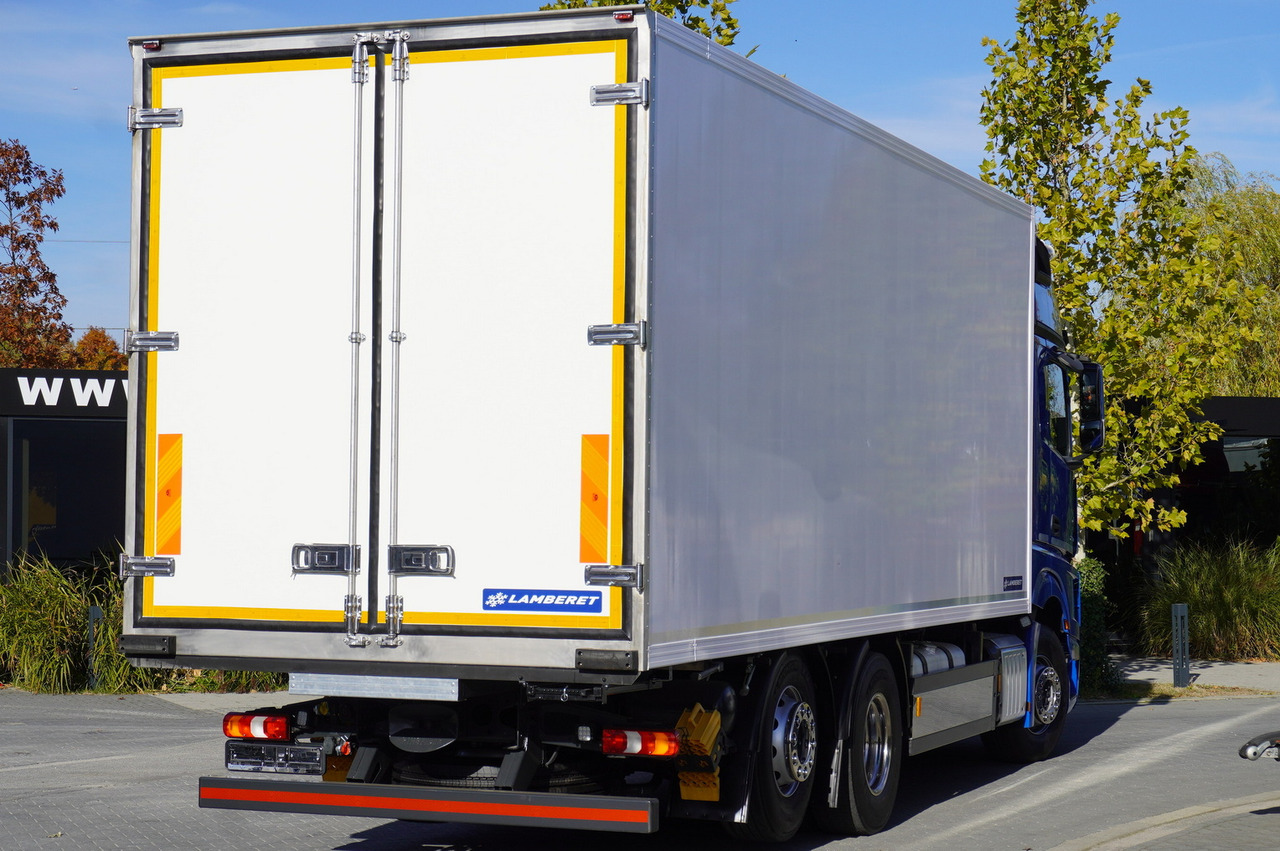 MERCEDES-BENZ Actros 2548 E6 / GIGA / Cab Lounge chair / Lamberet Refrigerator / Carrier Supra 950 - Camion frigider: Foto 3 MERCEDES-BENZ Actros 2548 E6 / GIGA / Cab Lounge chair / Lamberet Refrigerator / Carrier Supra 950 - Camion frigider: Foto 3