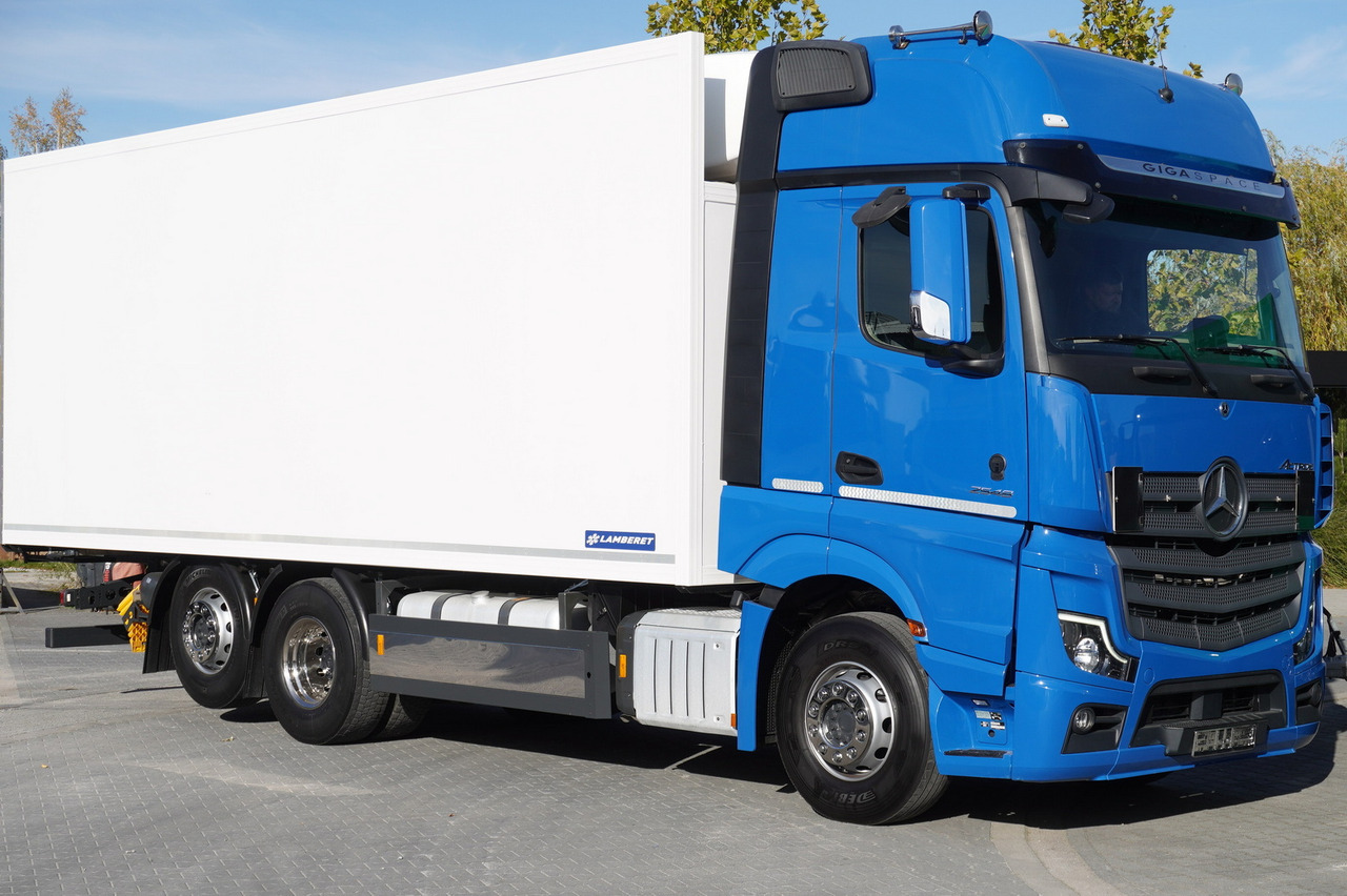 MERCEDES-BENZ Actros 2548 E6 / GIGA / Cab Lounge chair / Lamberet Refrigerator / Carrier Supra 950 - Camion frigider: Foto 2 MERCEDES-BENZ Actros 2548 E6 / GIGA / Cab Lounge chair / Lamberet Refrigerator / Carrier Supra 950 - Camion frigider: Foto 2