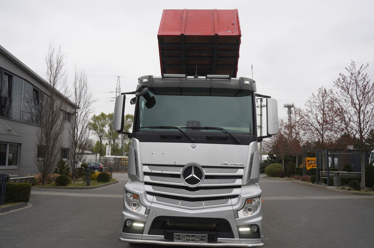 Camion platformă MERCEDES-BENZ Actros 3563 8x4 / Tipper for grain 20 t load capacity: Foto 13