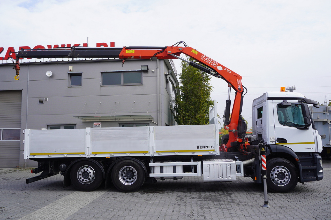 MERCEDES-BENZ Antos 2540 / Flatbed 15 EPAL / Fassi F165 / 6.1 t / 8 m reach / remote control / rotator / 1600 MTH / steered axle - Camion platformă, Camion cu macara: Foto 2 MERCEDES-BENZ Antos 2540 / Flatbed 15 EPAL / Fassi F165 / 6.1 t / 8 m reach / remote control / rotator / 1600 MTH / steered axle - Camion platformă, Camion cu macara: Foto 2