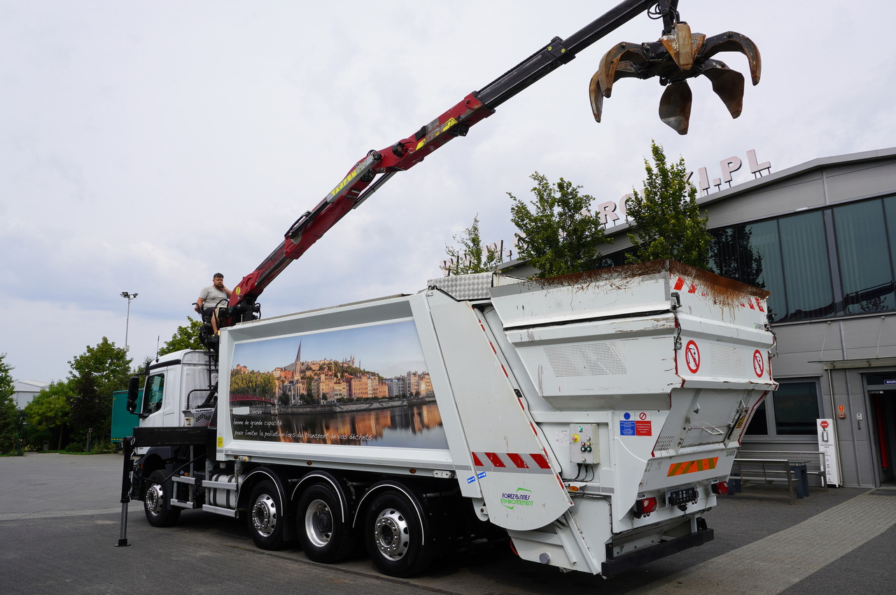 MERCEDES-BENZ Antos 3240 8x2 / Tajfun 5T crane / Farid Industries garbage truck/ 3 steered axles - Maşină pentru vidanjări: Foto 2 MERCEDES-BENZ Antos 3240 8x2 / Tajfun 5T crane / Farid Industries garbage truck/ 3 steered axles - Maşină pentru vidanjări: Foto 2