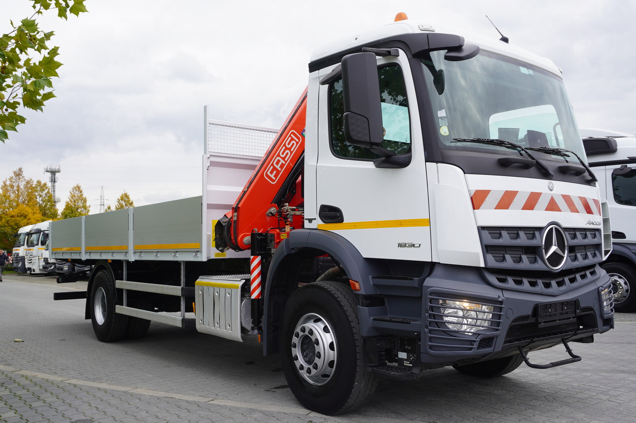 MERCEDES-BENZ Arocs 1830 / Flatbed 16 EPAL / HDS Fassi 155 / Reach 8 m / Load capacity 6160 kg - Camion platformă, Camion cu macara: Foto 2 MERCEDES-BENZ Arocs 1830 / Flatbed 16 EPAL / HDS Fassi 155 / Reach 8 m / Load capacity 6160 kg - Camion platformă, Camion cu macara: Foto 2