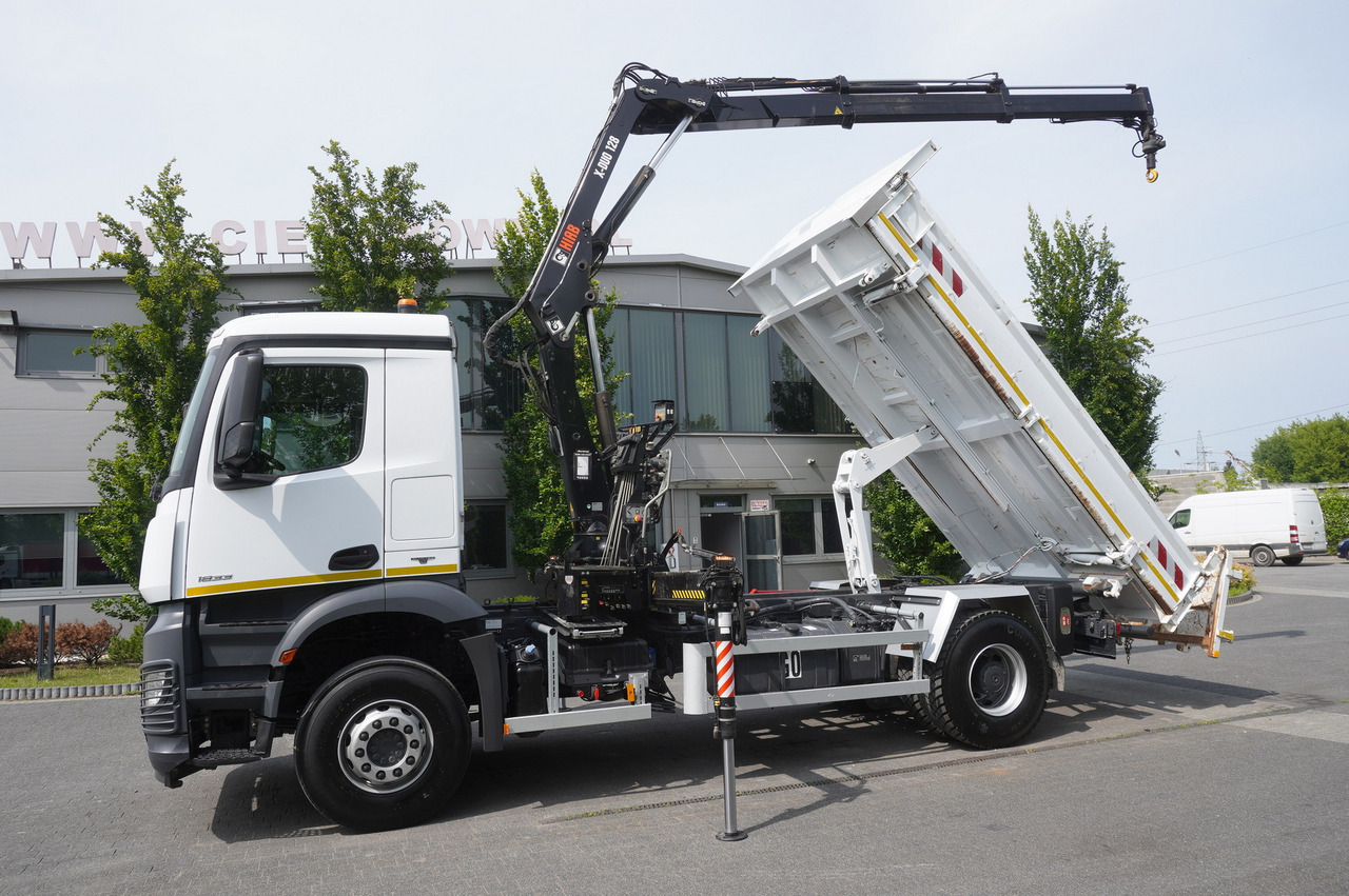 MERCEDES-BENZ Arocs 1833 / 87,000 km!!! / Hds HIAB X-DUO 128 B-2 / three-sided tipper - Camion platformă, Camion cu macara: Foto 4 MERCEDES-BENZ Arocs 1833 / 87,000 km!!! / Hds HIAB X-DUO 128 B-2 / three-sided tipper - Camion platformă, Camion cu macara: Foto 4