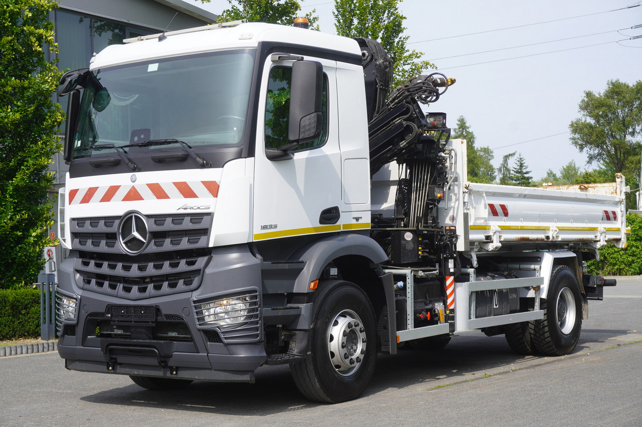 MERCEDES-BENZ Arocs 1833 / 87,000 km!!! / Hds HIAB X-DUO 128 B-2 / three-sided tipper - Camion platformă, Camion cu macara: Foto 3 MERCEDES-BENZ Arocs 1833 / 87,000 km!!! / Hds HIAB X-DUO 128 B-2 / three-sided tipper - Camion platformă, Camion cu macara: Foto 3