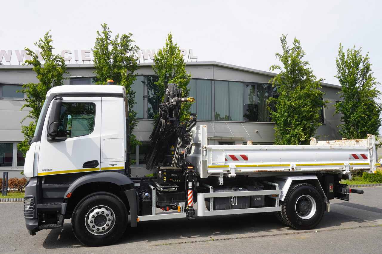MERCEDES-BENZ Arocs 1833 / 87,000 km!!! / Hds HIAB X-DUO 128 B-2 / three-sided tipper - Camion platformă, Camion cu macara: Foto 5 MERCEDES-BENZ Arocs 1833 / 87,000 km!!! / Hds HIAB X-DUO 128 B-2 / three-sided tipper - Camion platformă, Camion cu macara: Foto 5