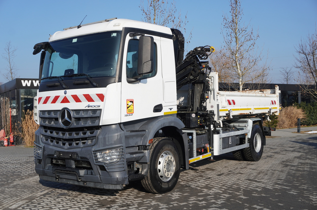 MERCEDES-BENZ Arocs 1833 / 87,000 km!!! / Hds HIAB X-DUO 128 B-2 / three-sided tipper - Camion platformă, Camion cu macara: Foto 3 MERCEDES-BENZ Arocs 1833 / 87,000 km!!! / Hds HIAB X-DUO 128 B-2 / three-sided tipper - Camion platformă, Camion cu macara: Foto 3