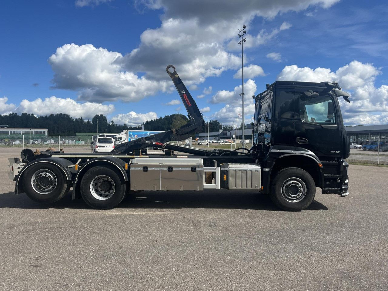 MERCEDES-BENZ Arocs 2543 6x2*4 / 21t Hooklift HIAB ULT21Z56 / 2022 - Camion cu cârlig: Foto 4 MERCEDES-BENZ Arocs 2543 6x2*4 / 21t Hooklift HIAB ULT21Z56 / 2022 - Camion cu cârlig: Foto 4