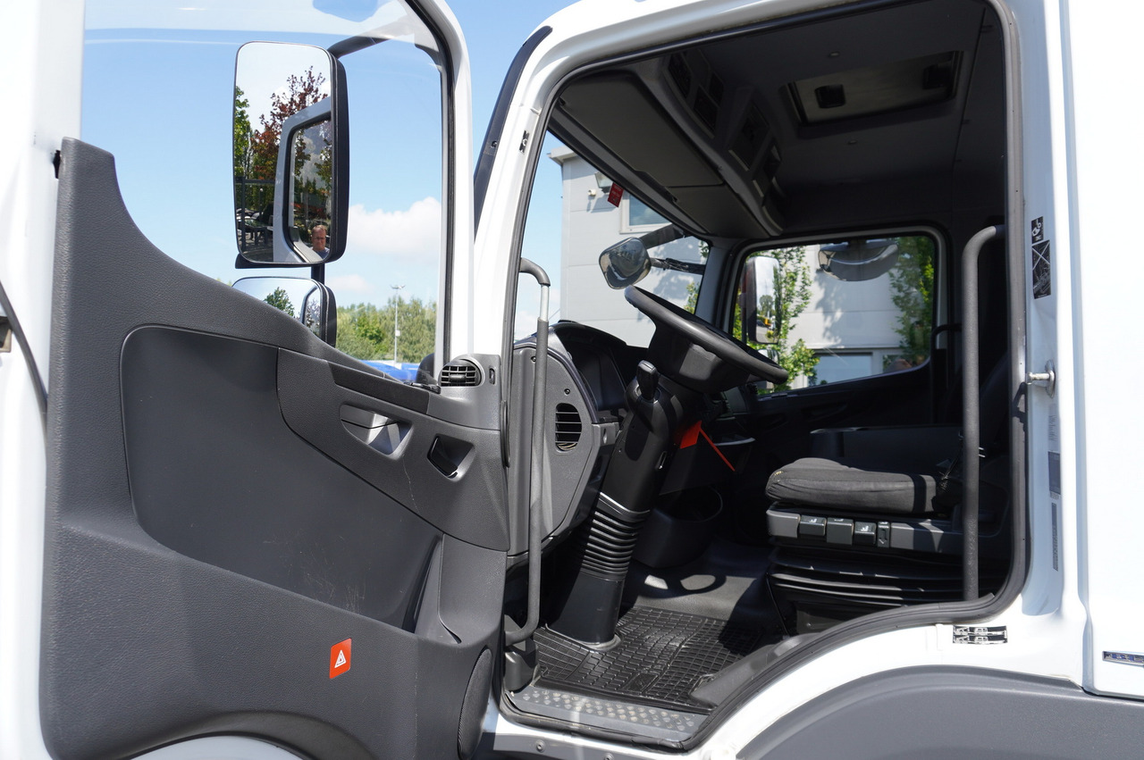 Interior photo 1: Camion furgon MERCEDES-BENZ Atego 1318 E6 / 20 pallet container / lift / 90 thousand km !!!