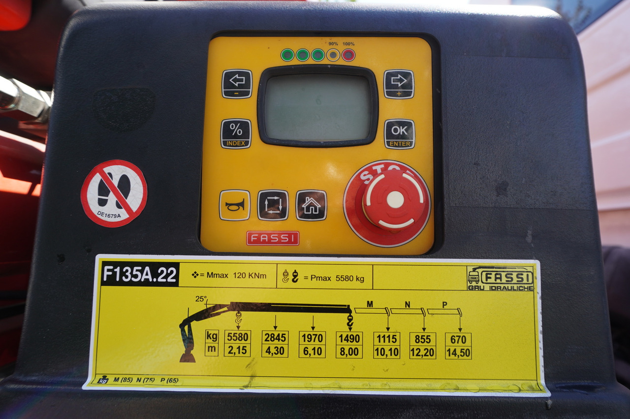 Camion platformă, Camion cu macara RENAULT C280 DTI 8 / FASSI crane 5.6 T / range 8 m / Flatbed 15 EPAL: Foto 7