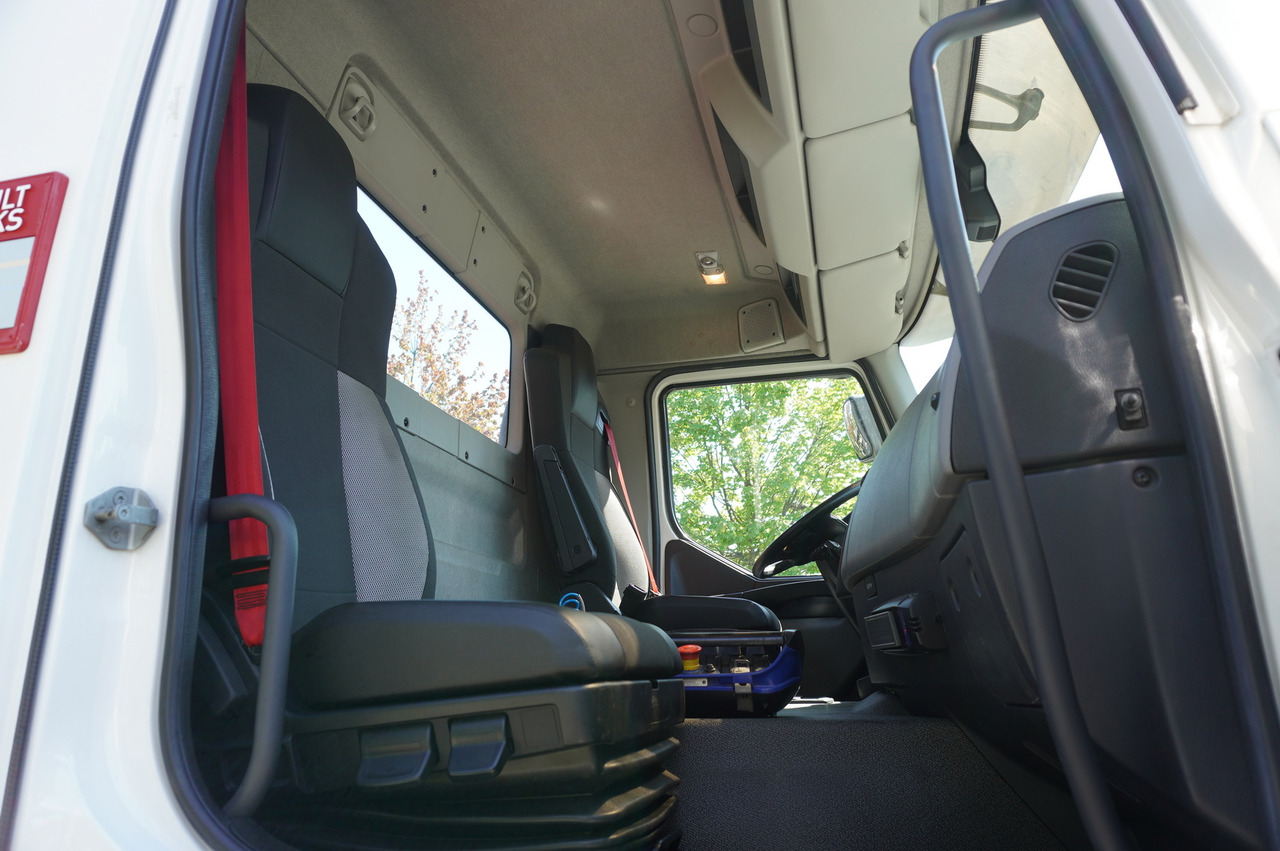 Camion platformă, Camion cu macara RENAULT C280 DTI 8 / FASSI crane 5.6 T / range 8 m / Flatbed 15 EPAL: Foto 22