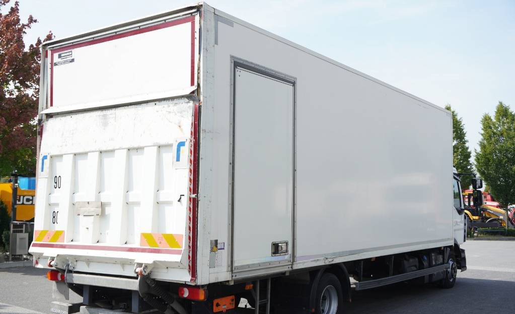 RENAULT D12 E6 / Container 18 pallets / tail lift - Camion furgon: Foto 5 RENAULT D12 E6 / Container 18 pallets / tail lift - Camion furgon: Foto 5