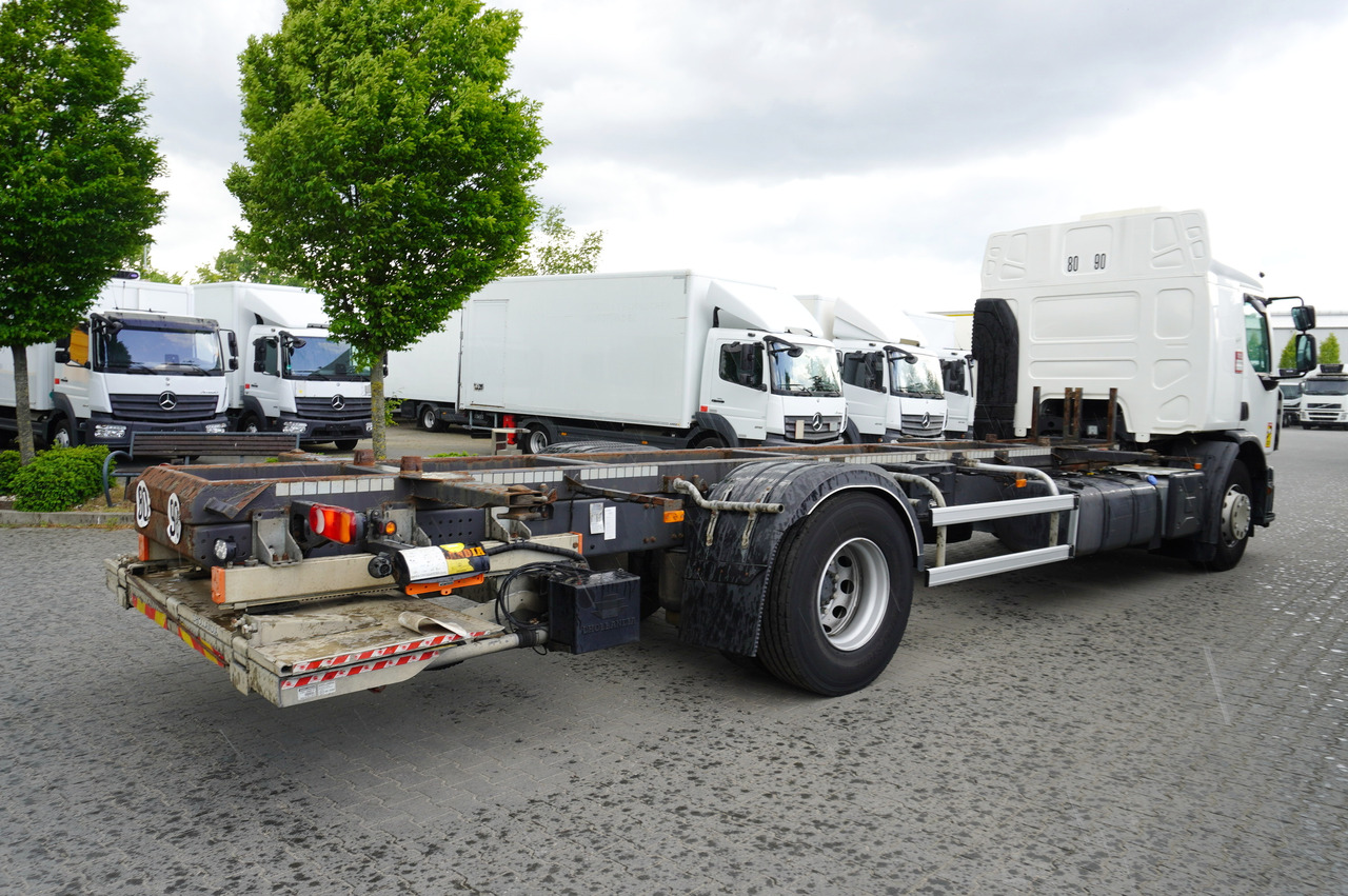 RENAULT D19 Wide Glob / BDF / load capacity 11t / 280 thousand km / tail lift - Camion şasiu: Foto 5 RENAULT D19 Wide Glob / BDF / load capacity 11t / 280 thousand km / tail lift - Camion şasiu: Foto 5