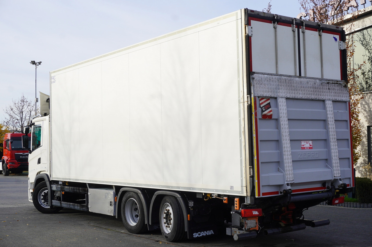 SCANIA G500 6x2 / Schmitz Refrigerator 19 EPAL Multitemperatura / Thermoking T1200R / Steering axle / 280 cm height - Camion frigider: Foto 3 SCANIA G500 6x2 / Schmitz Refrigerator 19 EPAL Multitemperatura / Thermoking T1200R / Steering axle / 280 cm height - Camion frigider: Foto 3