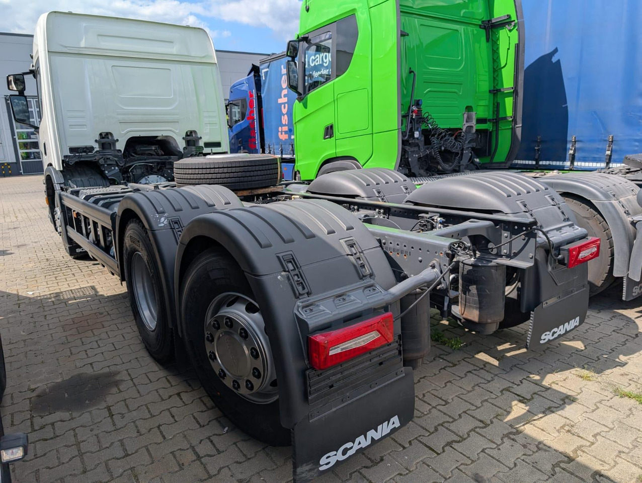 SCANIA P 340 B6x2*4NA / chassis frame / steering axle / CNG / large cab / 8 units - Autogunoiere: Foto 4 SCANIA P 340 B6x2*4NA / chassis frame / steering axle / CNG / large cab / 8 units - Autogunoiere: Foto 4