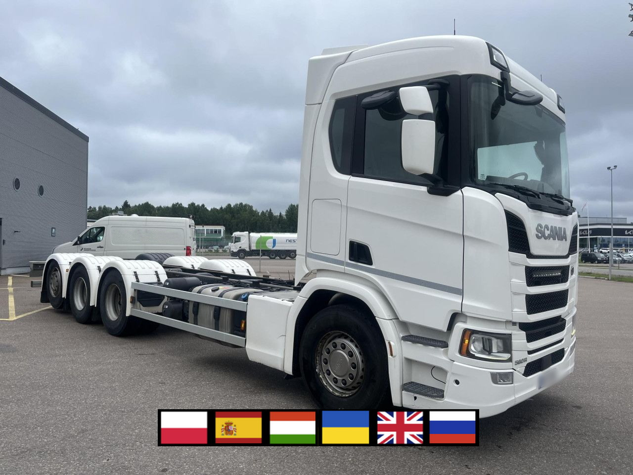 SCANIA R560 B8x4*4 / Chassis / sleeper cab / Power take-off - Camion şasiu: Foto 1 SCANIA R560 B8x4*4 / Chassis / sleeper cab / Power take-off - Camion şasiu: Foto 1