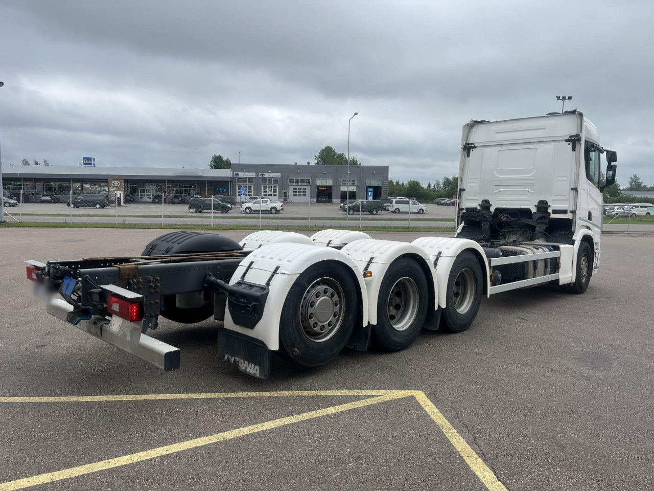 SCANIA R560 B8x4*4 / Chassis / sleeper cab / Power take-off - Camion cu macara: Foto 3 SCANIA R560 B8x4*4 / Chassis / sleeper cab / Power take-off - Camion cu macara: Foto 3