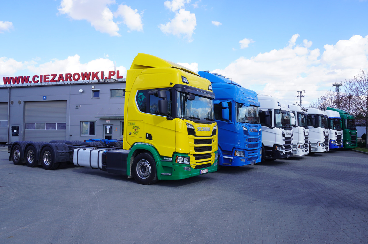 SCANIA R650 V8 / 650 HP/ frame 8.8 m / steered 4th axis / 20 units - Camion cu macara: Foto 1 SCANIA R650 V8 / 650 HP/ frame 8.8 m / steered 4th axis / 20 units - Camion cu macara: Foto 1