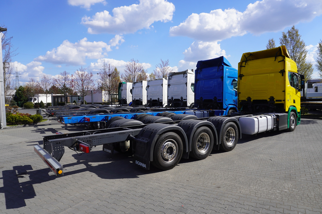 SCANIA R650 V8 / 650 HP/ frame 8.8 m / steered 4th axis / 20 units - Camion cu macara: Foto 2 SCANIA R650 V8 / 650 HP/ frame 8.8 m / steered 4th axis / 20 units - Camion cu macara: Foto 2