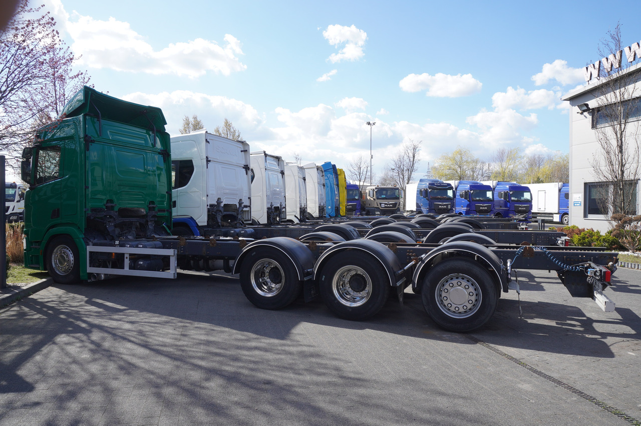 SCANIA R650 V8 / 650 HP/ frame 8.8 m / steered 4th axis / 20 units - Camion cu macara: Foto 3 SCANIA R650 V8 / 650 HP/ frame 8.8 m / steered 4th axis / 20 units - Camion cu macara: Foto 3