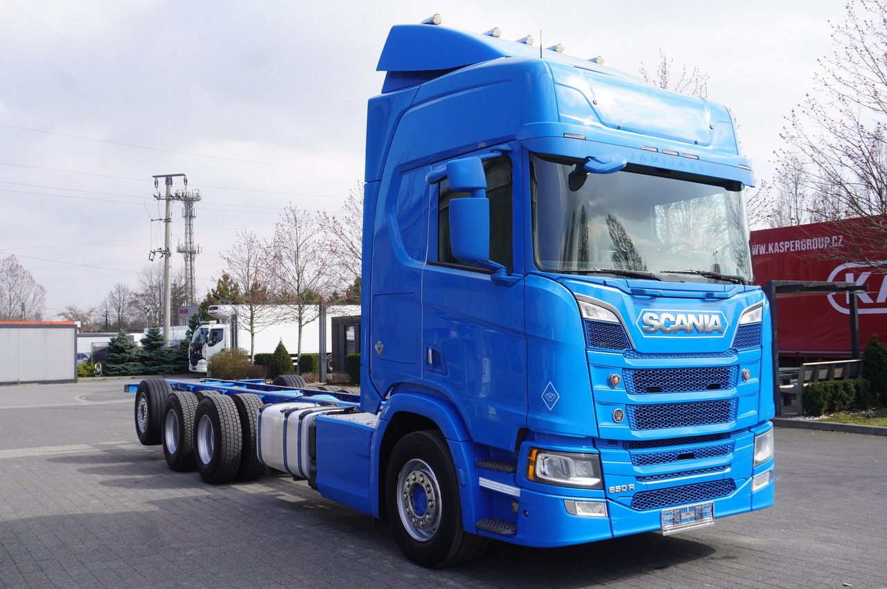 SCANIA R650 V8 / 650 HP/ frame 8.8 m / steered 4th axle - Camion şasiu: Foto 5 SCANIA R650 V8 / 650 HP/ frame 8.8 m / steered 4th axle - Camion şasiu: Foto 5