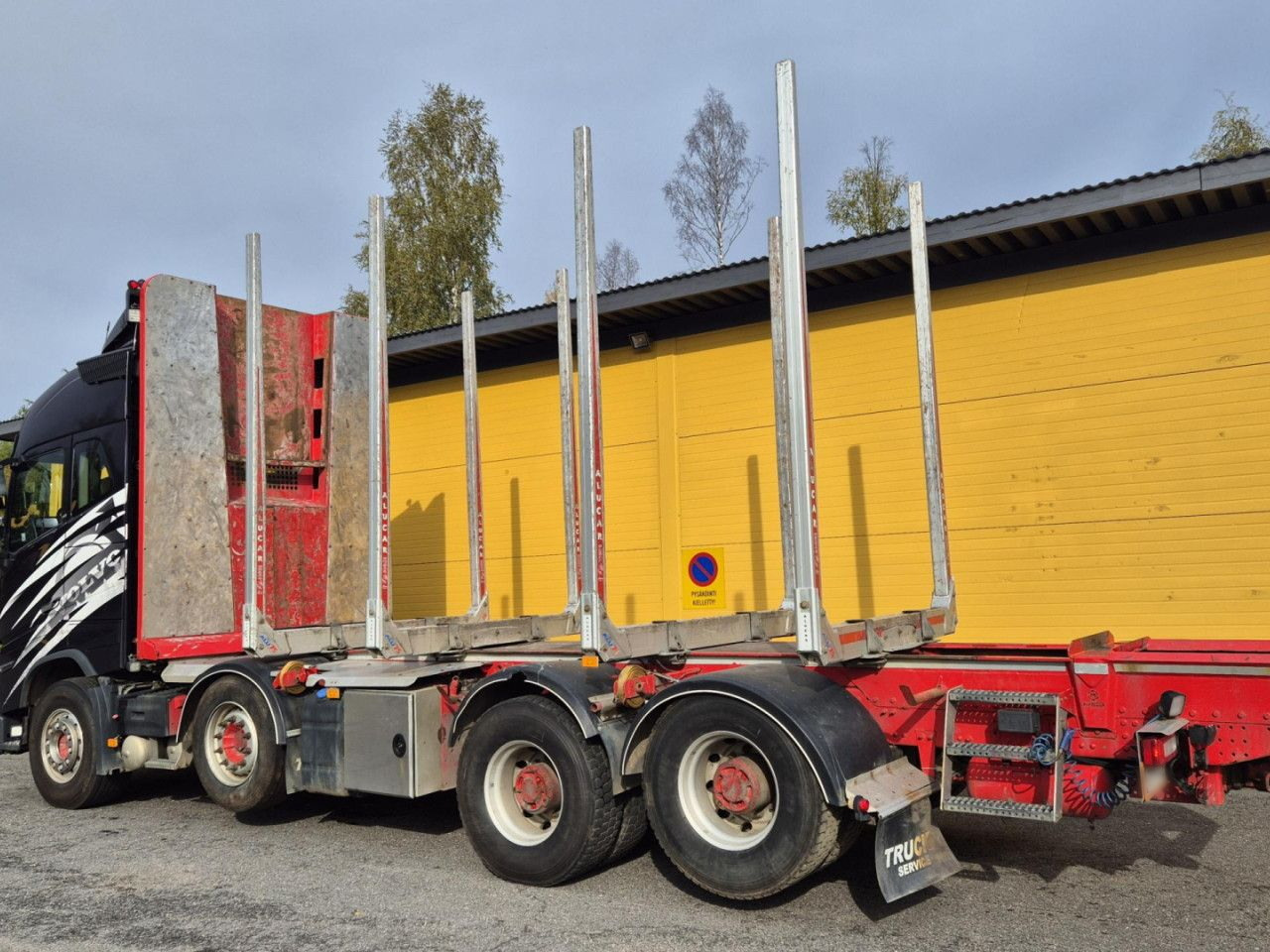 VOLVO FH 750 8x4 / 2 lifted axles / timber truck - Camion şasiu: Foto 2 VOLVO FH 750 8x4 / 2 lifted axles / timber truck - Camion şasiu: Foto 2
