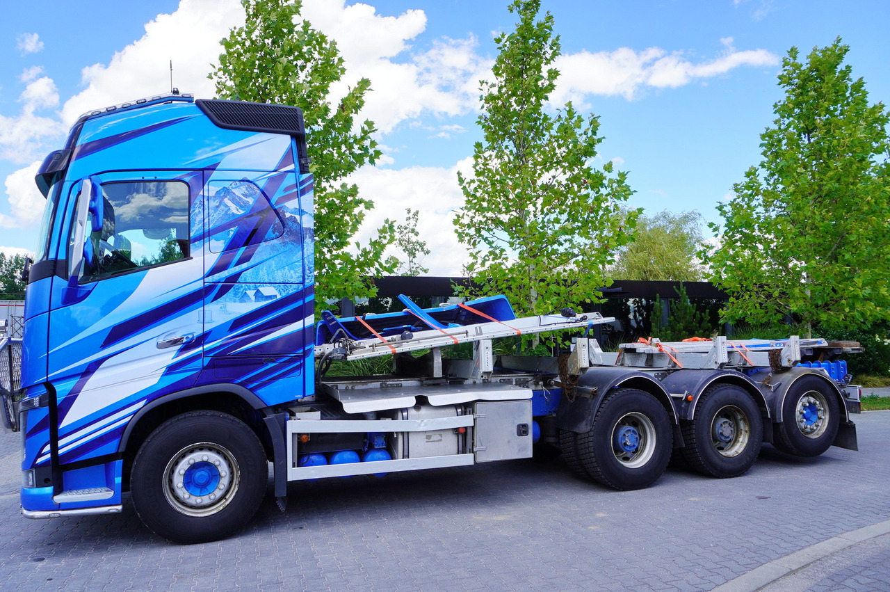 VOLVO FH16 750 8x4 / ALUCAR stanchion superstructure / 7.6 m chassis / Steered axle - Camion şasiu: Foto 3 VOLVO FH16 750 8x4 / ALUCAR stanchion superstructure / 7.6 m chassis / Steered axle - Camion şasiu: Foto 3